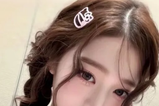 三山凌辉被曝出轨后毫不遮掩亲密姿态