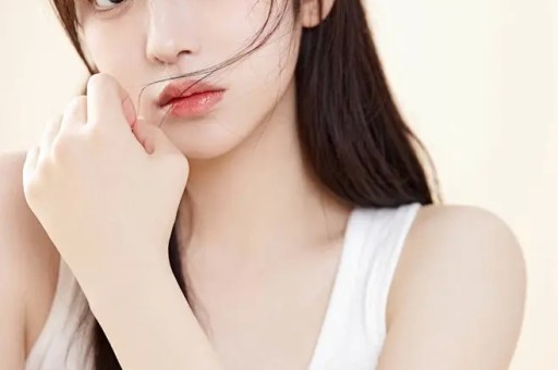 刘晓庆被指耍大牌现身河南万岁山和王婆同台全场冷脸拒讲话
